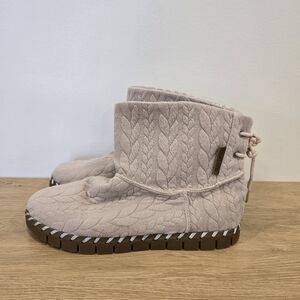 Mukluks Sweater Look Ankle Boots Size 11 Beige